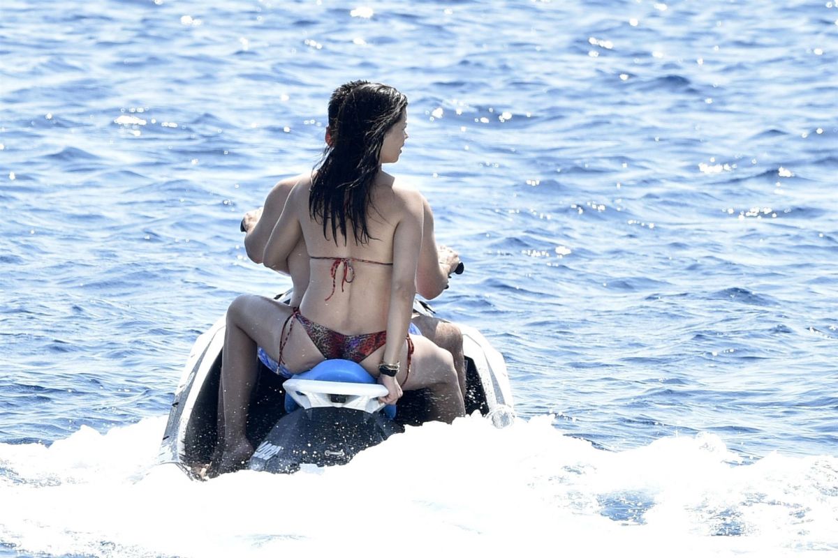 Adriana Lima Bikini Yacht Italy