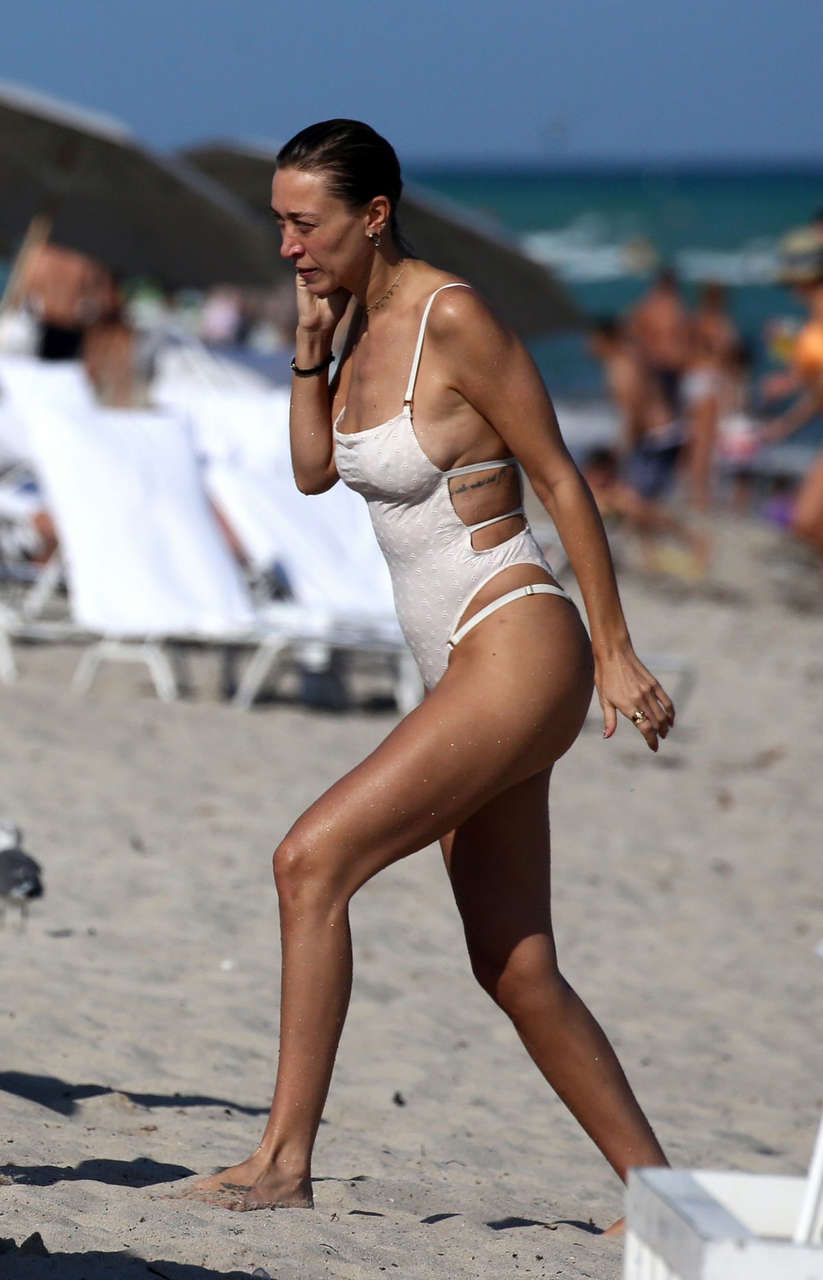 Alana And Marielle Hadid Bikinis Beach Miami