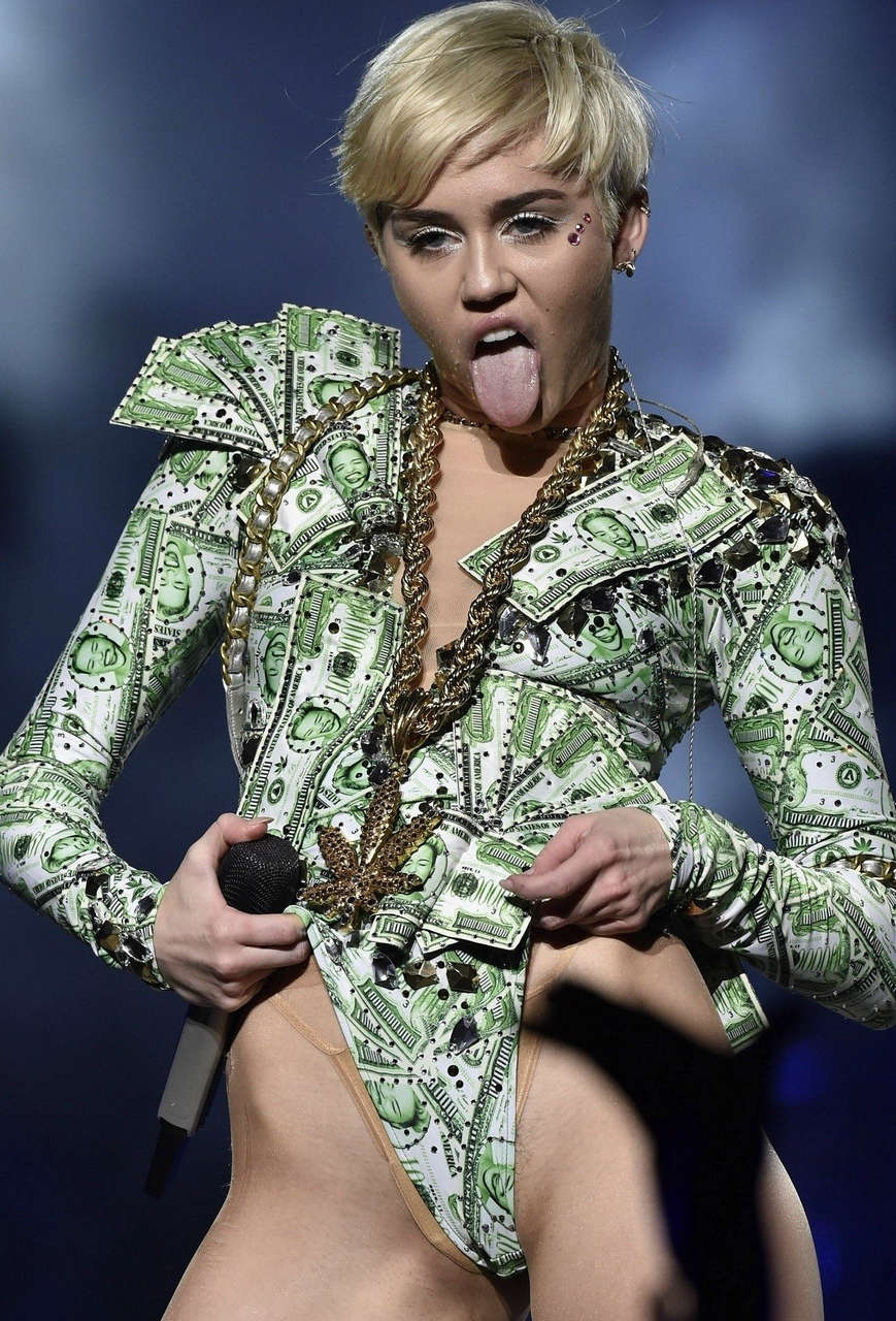 Album Of Miley Cyrus Celebsnaked NSFW