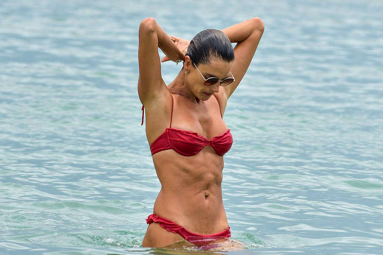 Alessandra Ambrosio Abs