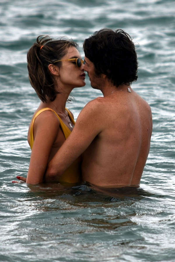 Alessandra Ambrosio NSFW