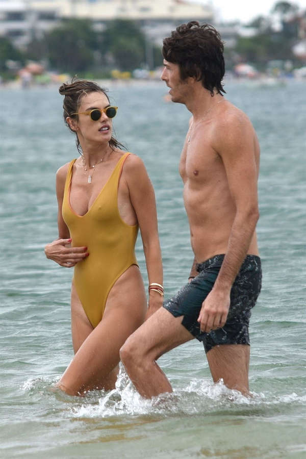 Alessandra Ambrosio NSFW