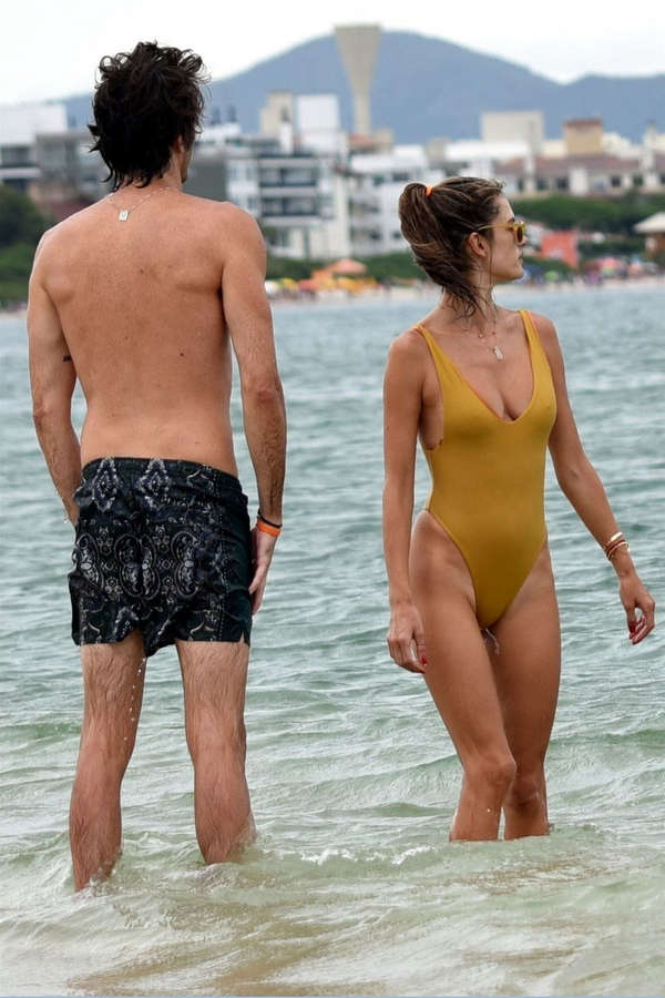 Alessandra Ambrosio NSFW