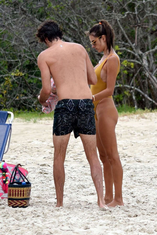 Alessandra Ambrosio NSFW