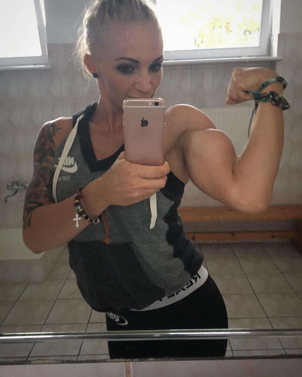 Alina Pettke Muscles