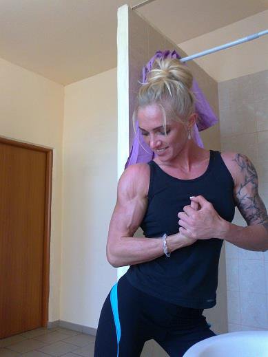 Alina Pettke Muscles