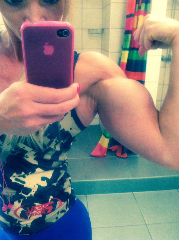 Alina Pettke Muscles