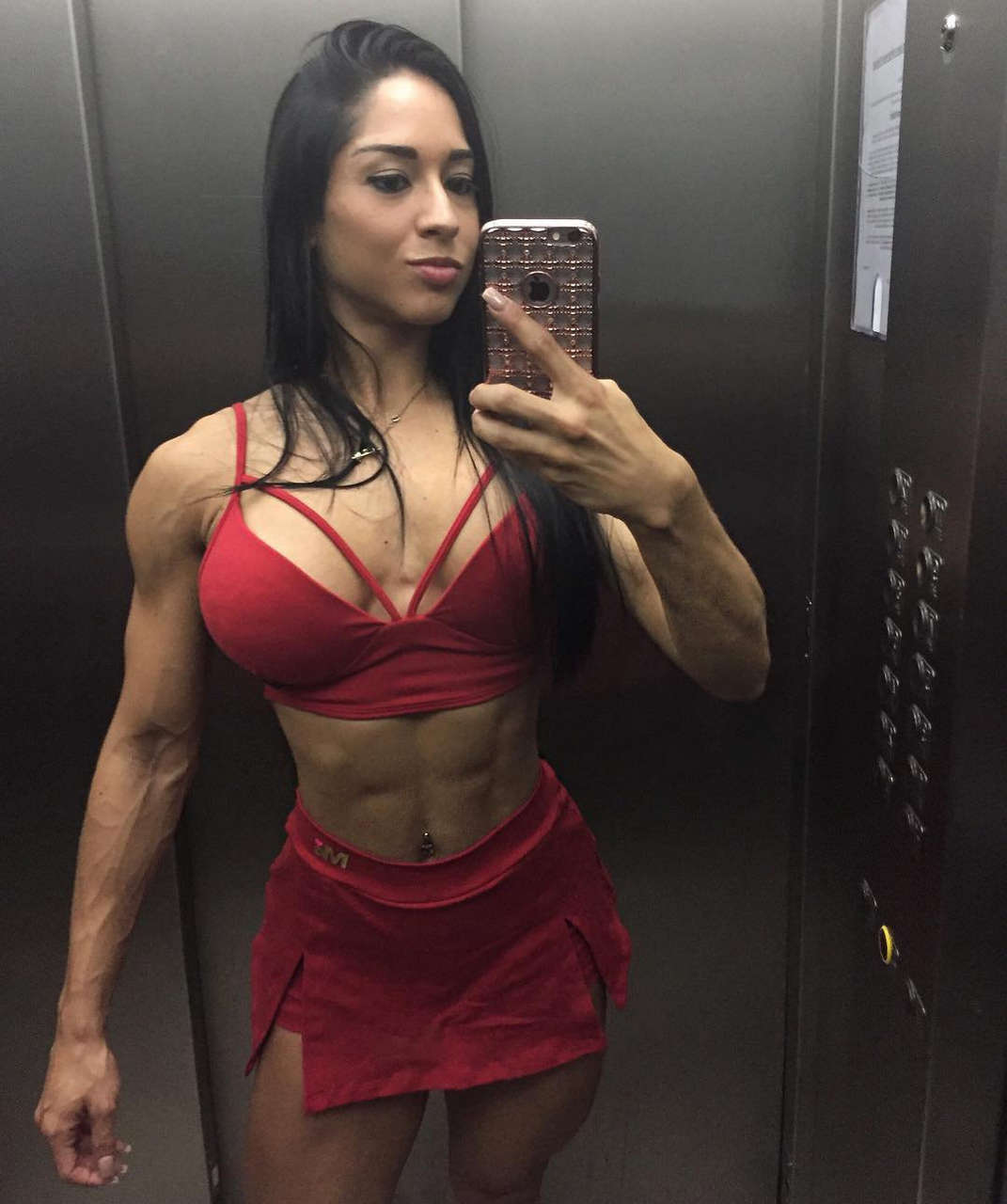 Aline Machado Muscles