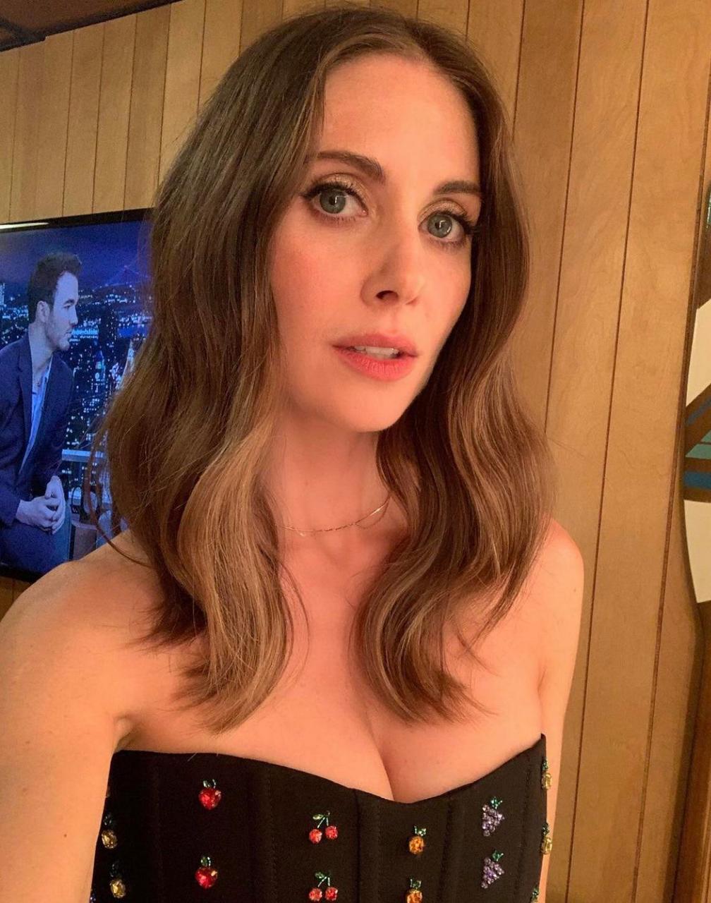 Alison Brie Is Sexy NSFW