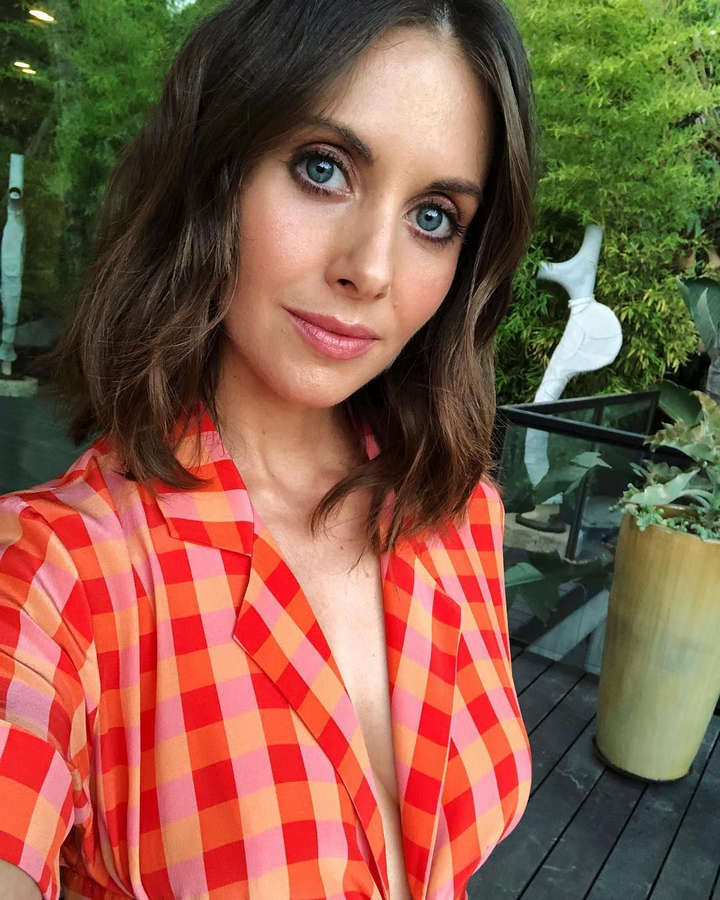 Alison Brie NSFW