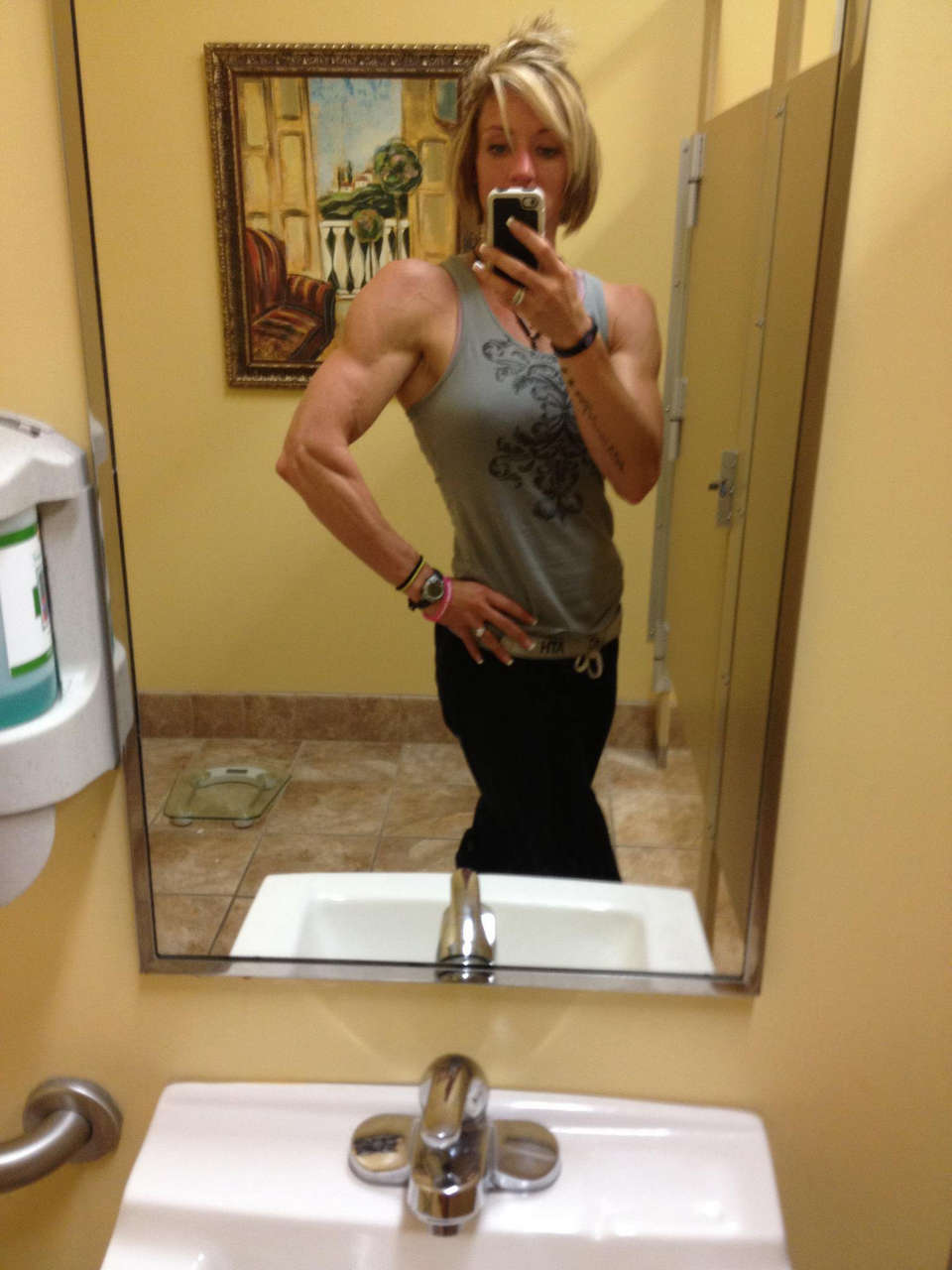 Amanda Harris Muscles