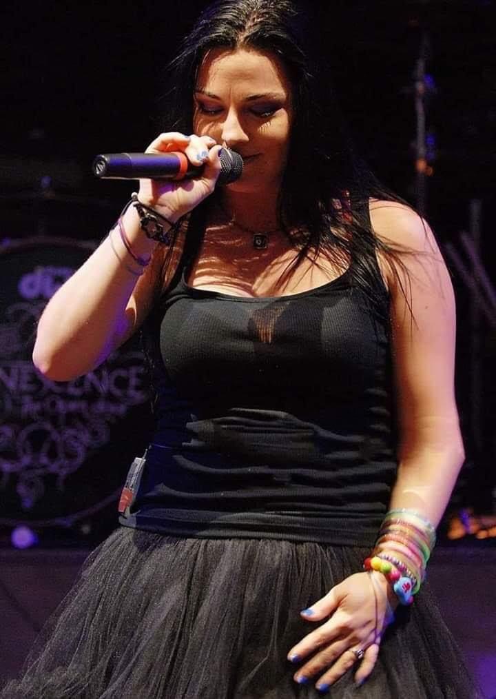 Amy Lee Big Tit