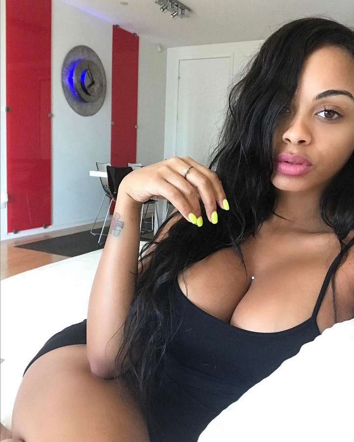 Analicia Chaves NSFW