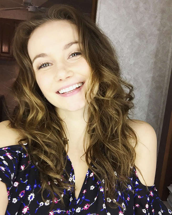 Andi Matichak NSFW