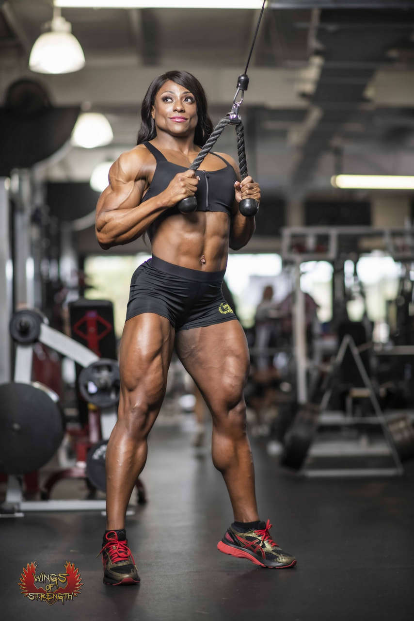 Andrea Shaw Muscles