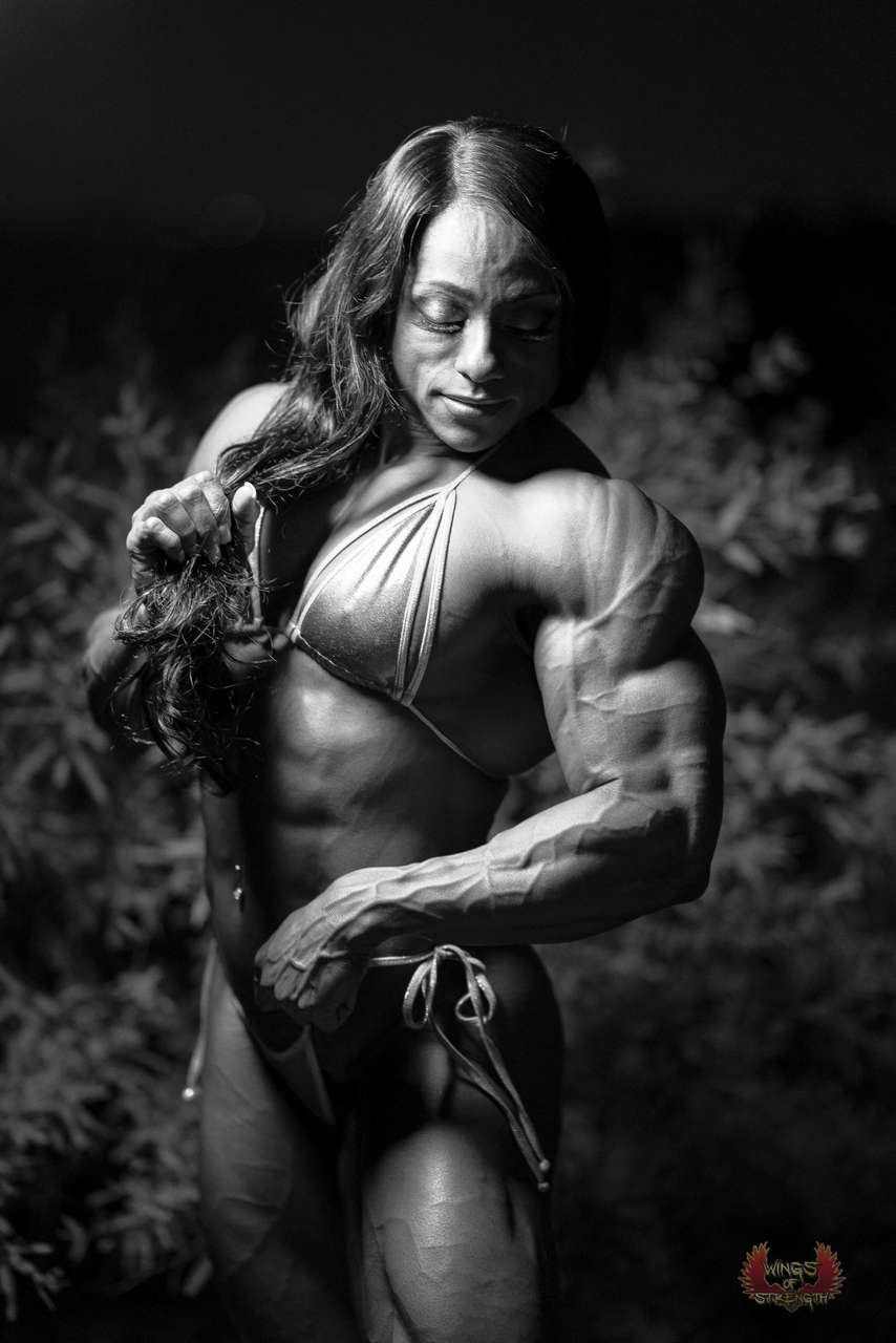 Andrea Shaw Muscles