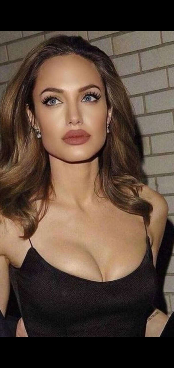 Angelina Jolie Cleavage