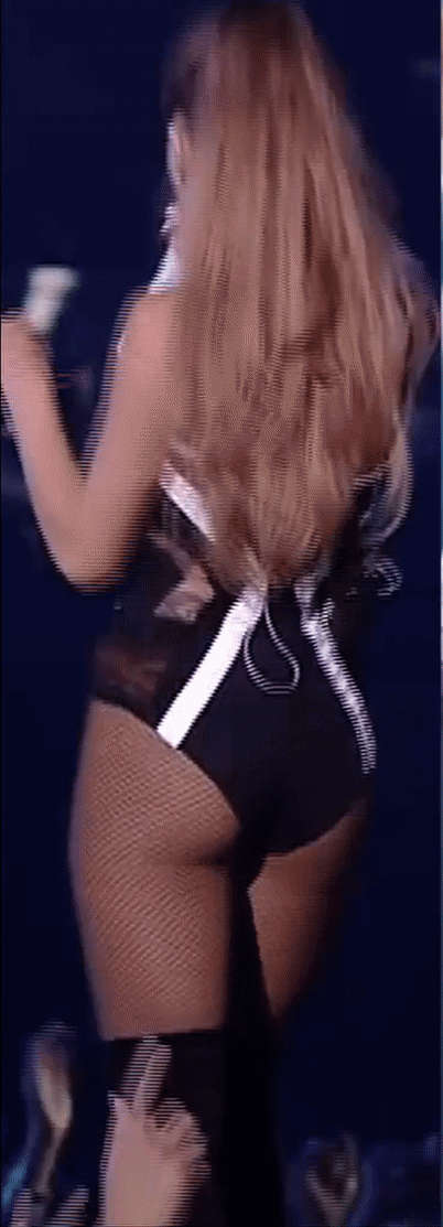 Ariana Grande Ass