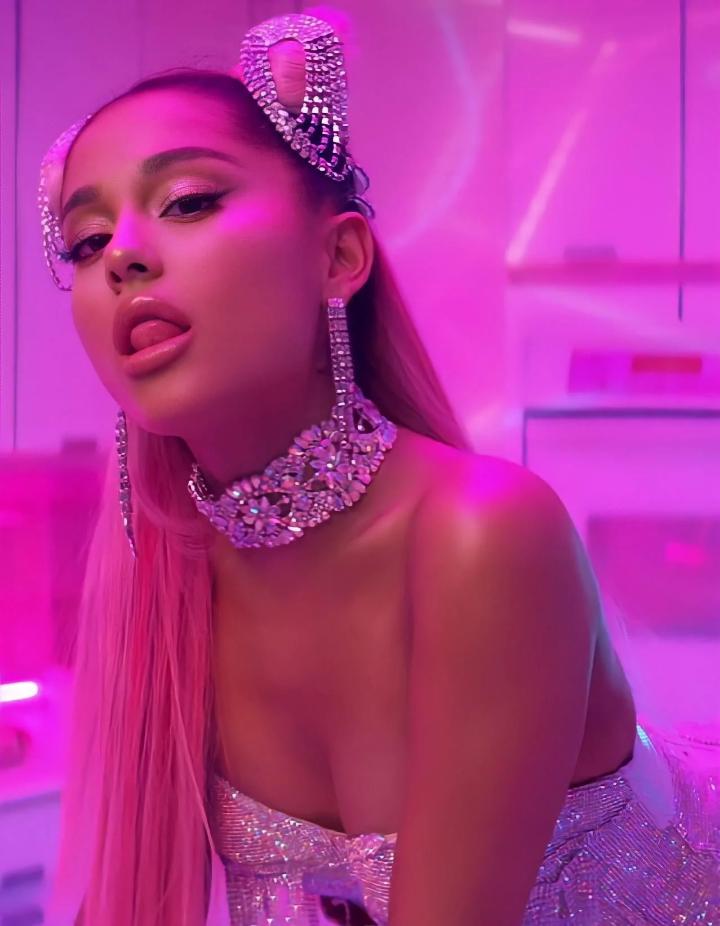 Ariana Grande Knows Exactly What We Like To See NSFW