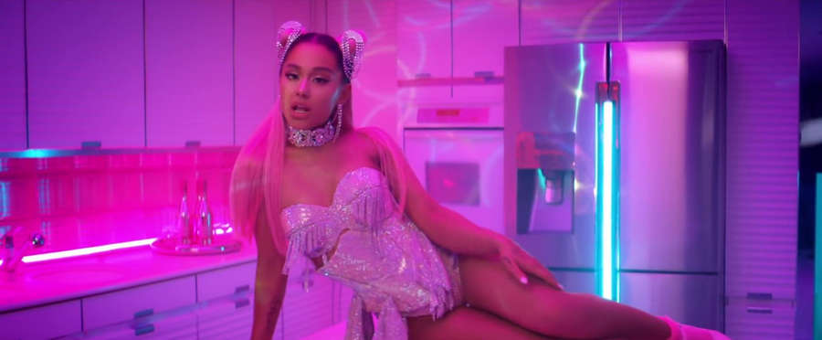 Ariana Grande NSFW