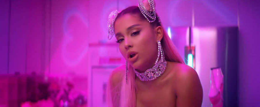 Ariana Grande NSFW