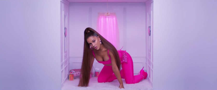 Ariana Grande NSFW