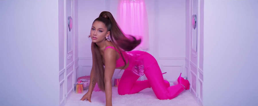 Ariana Grande NSFW