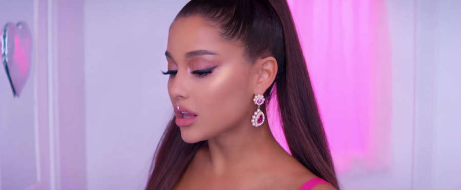 Ariana Grande NSFW