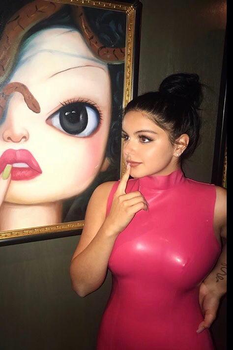 Ariel Winter Album In Comments Boob