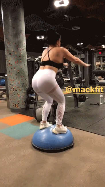 Ariel Winter Ass