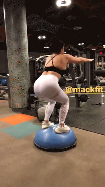 Ariel Winter Ass