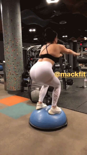 Ariel Winter Ass