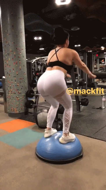 Ariel Winter Ass