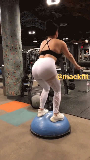 Ariel Winter Ass