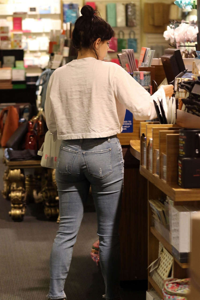 Ariel Winter Ass