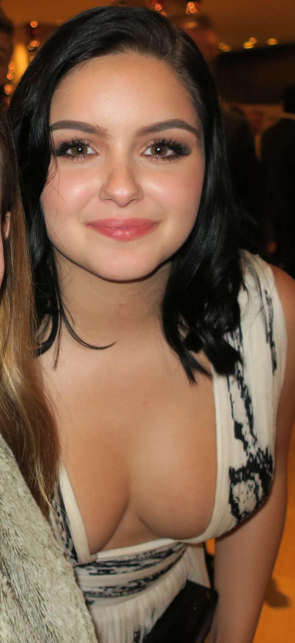 Ariel Winter Cleavage