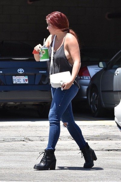 Ariel Winter Going Braless