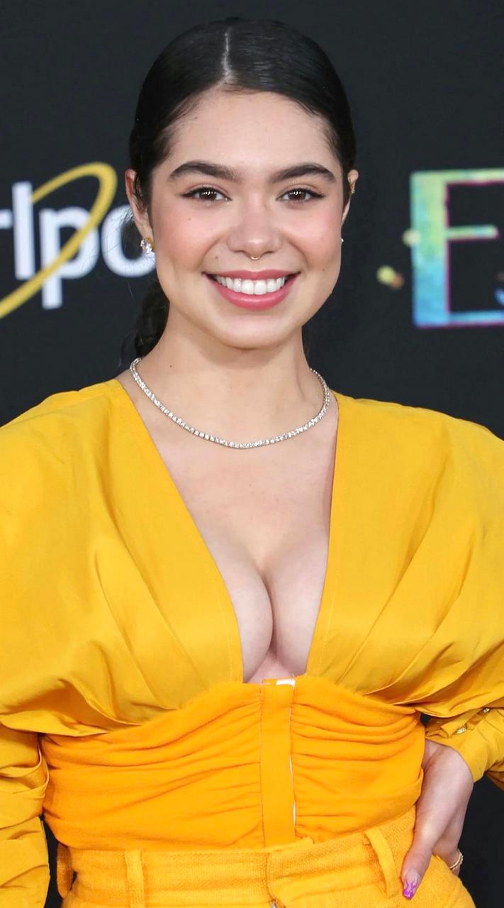 Aulii Cravalho NSFW