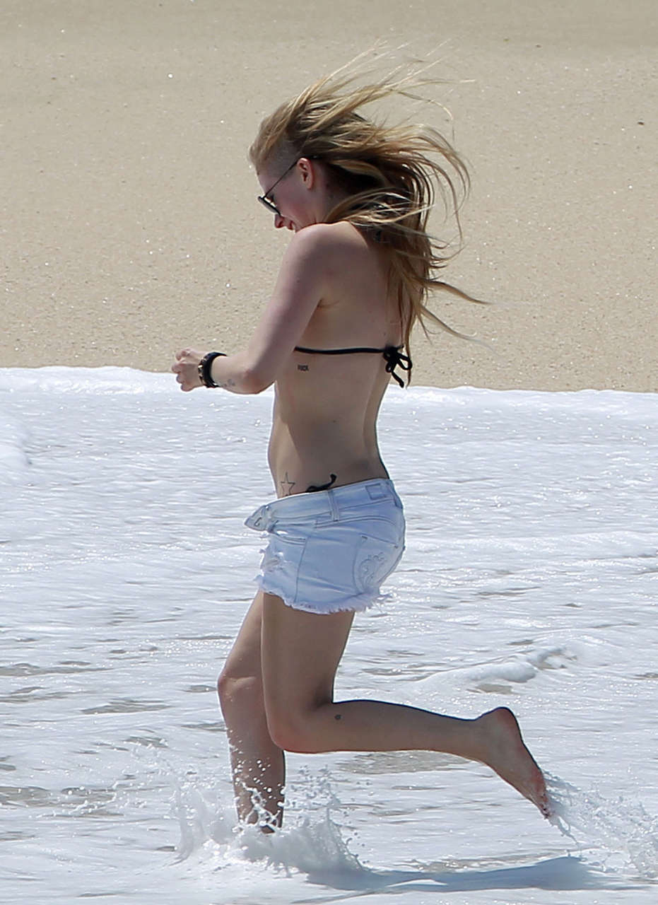 Avril Lavigne Bikini Top Beach Mexico