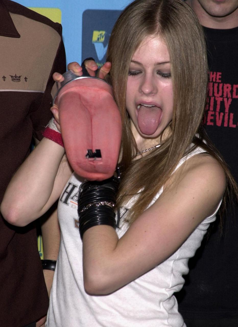 Avril Lavigne Getting Me So Hard NSFW