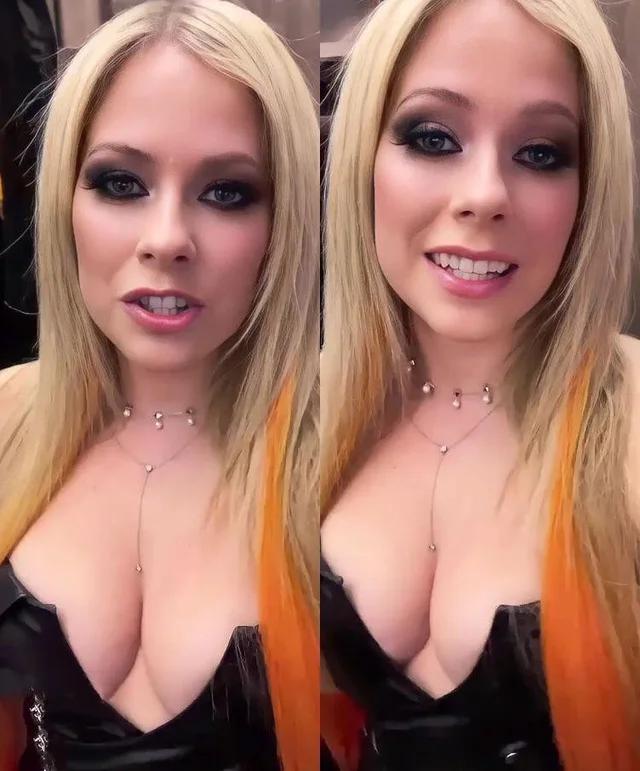 Avril Lavigne NSFW