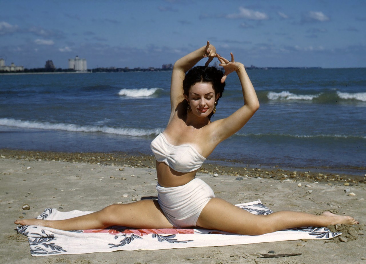 Beauty On A Chicago Beach Possibly 1949 NSF