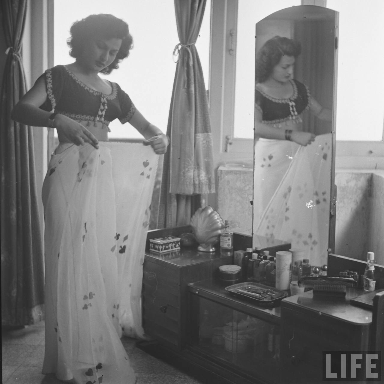 Begum Para Yesteryear Bollywood Star Life Magazine Photoshoot 1951 NSF