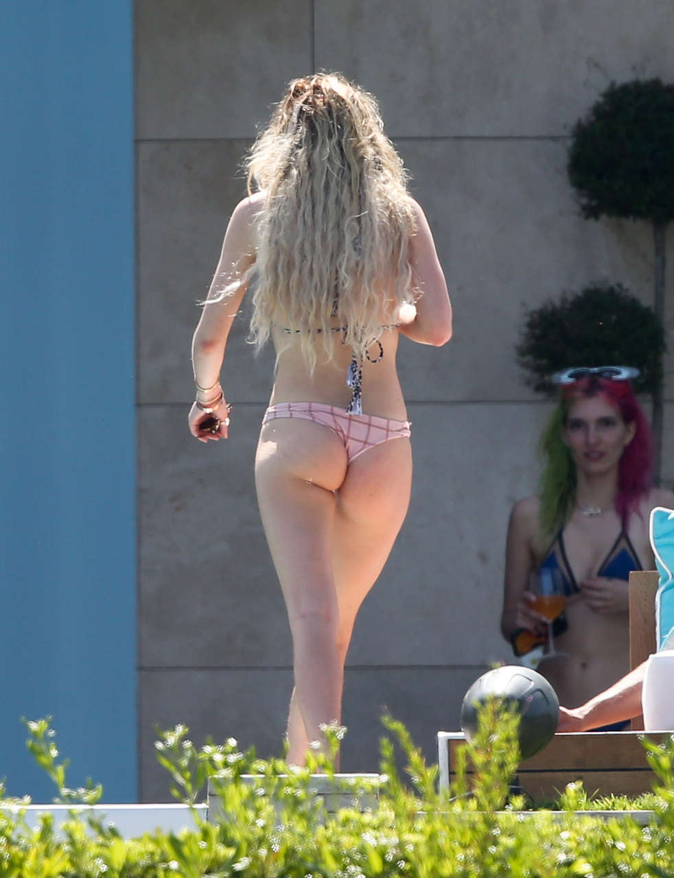 Bella Thorne Ass