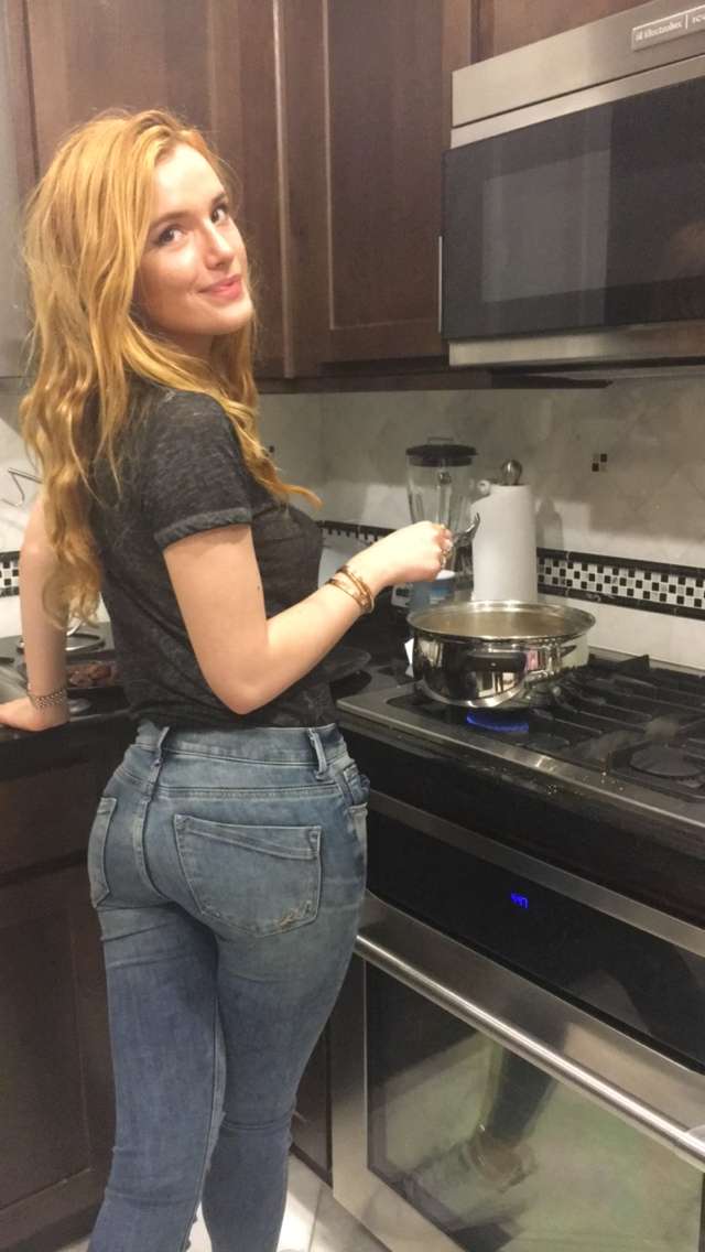 Bella Thorne Ass