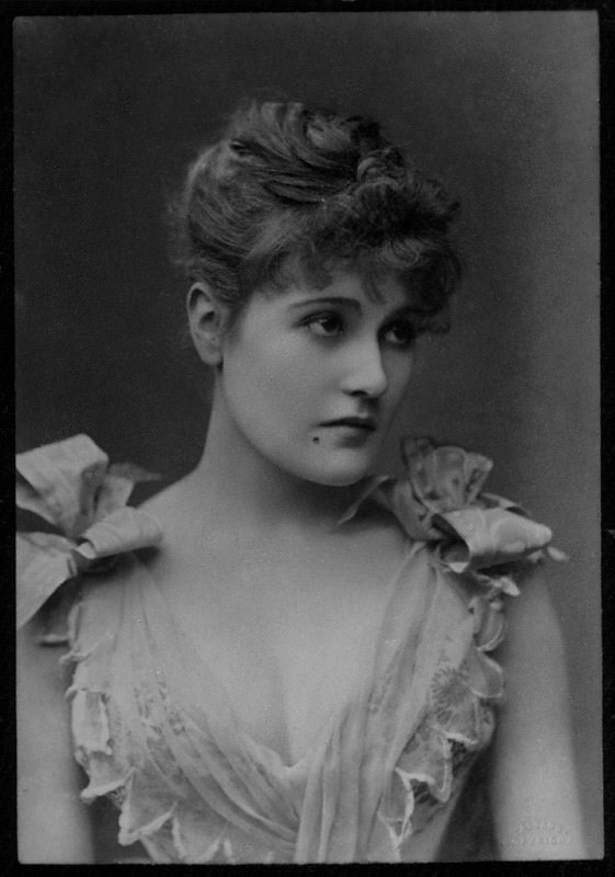 Belle Bilton British Stage Actress Photographed By Alexander Bassano 1889 NSF