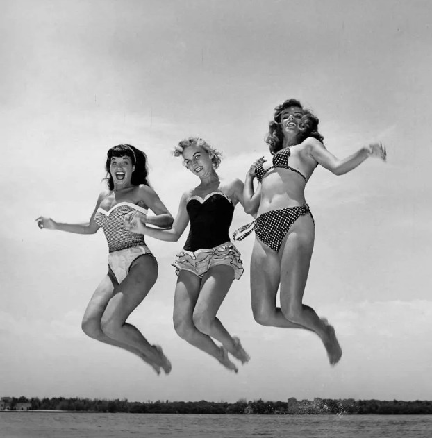 Bettie And Friends In Miami Beach 1954 NSF