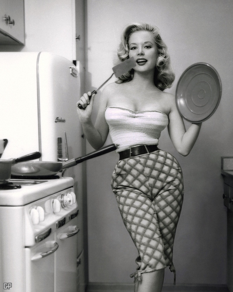 Betty Brosmer In The Kitchen Those Curves NSF