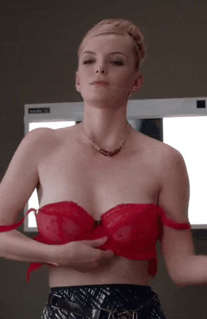 Betty Gilpin NSFW