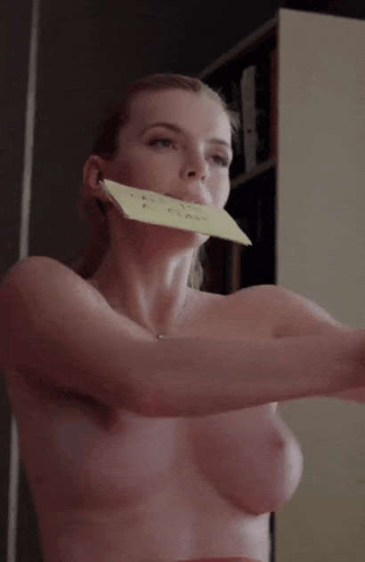 Betty Gilpin NSFW